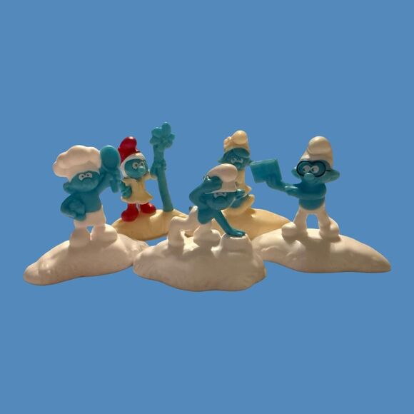 The Smurfs Lost Village McDonalds 2" Mini Figures Smurfette Baker A15 - Picture 4 of 6